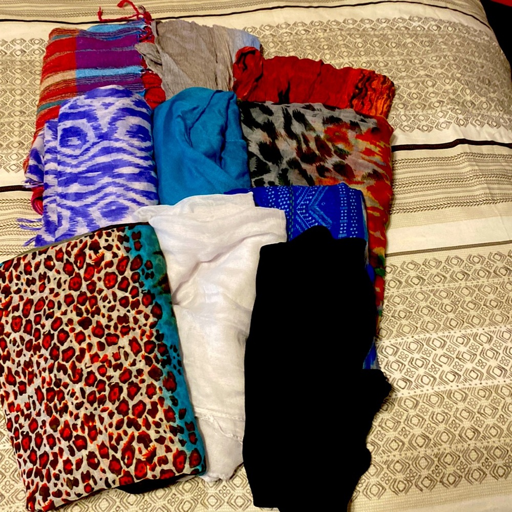 BUNDLED 10 scarfs